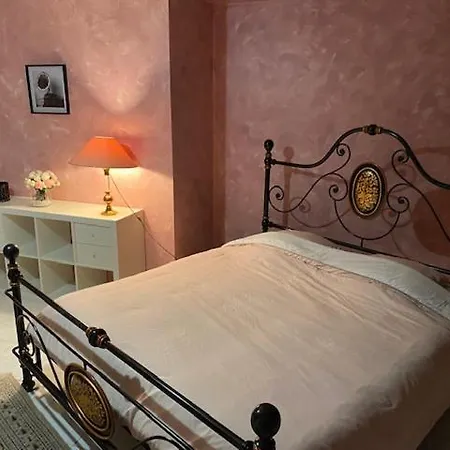 Du Cirque Holiday home