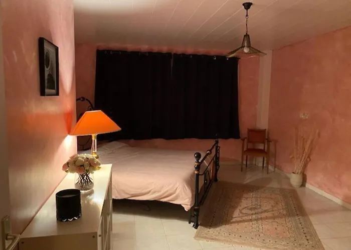 Du Cirque Holiday home *