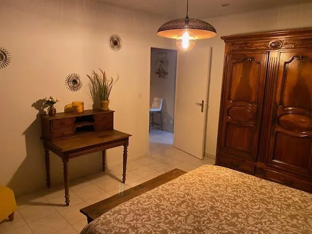 Du Cirque Holiday home