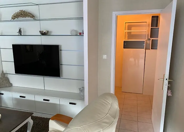 Du Cirque Holiday home *