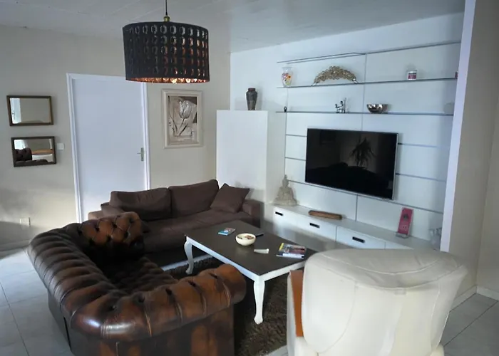 Du Cirque Holiday home *