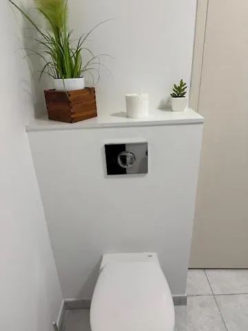 Du Cirque Holiday home *